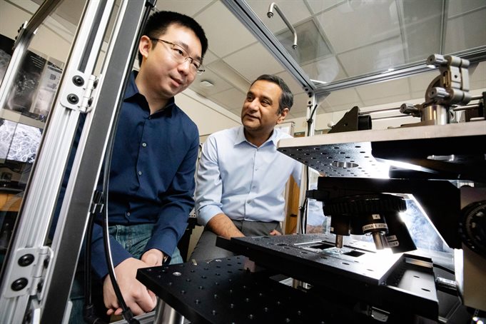 Rohit Bhargava with postdoctoral researcher Kevin Yeh.